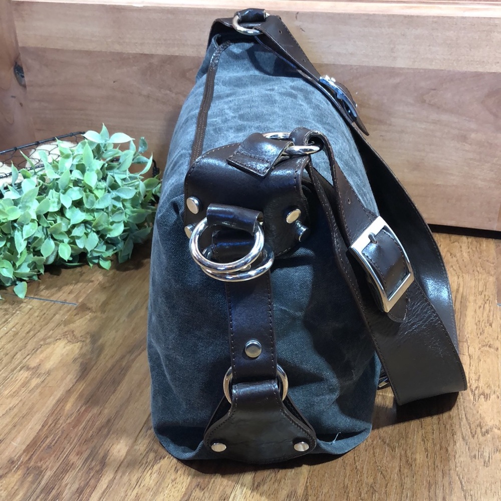 Sundance Black and Brown Satchel - Picture 4 of 16
